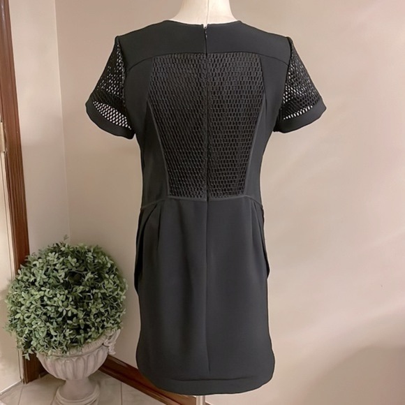 BANANA REPUBLIC dress black DOLPHIN HEM mesh / fishnet overlay size 14P - Picture 17 of 17